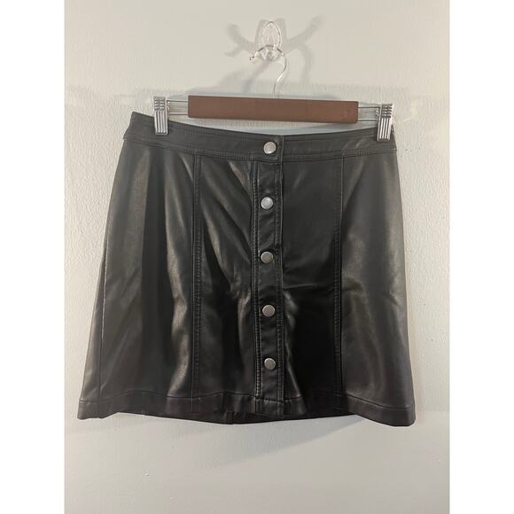 Black Faux Leather Mini Skirt women's size M - Picture 7 of 7